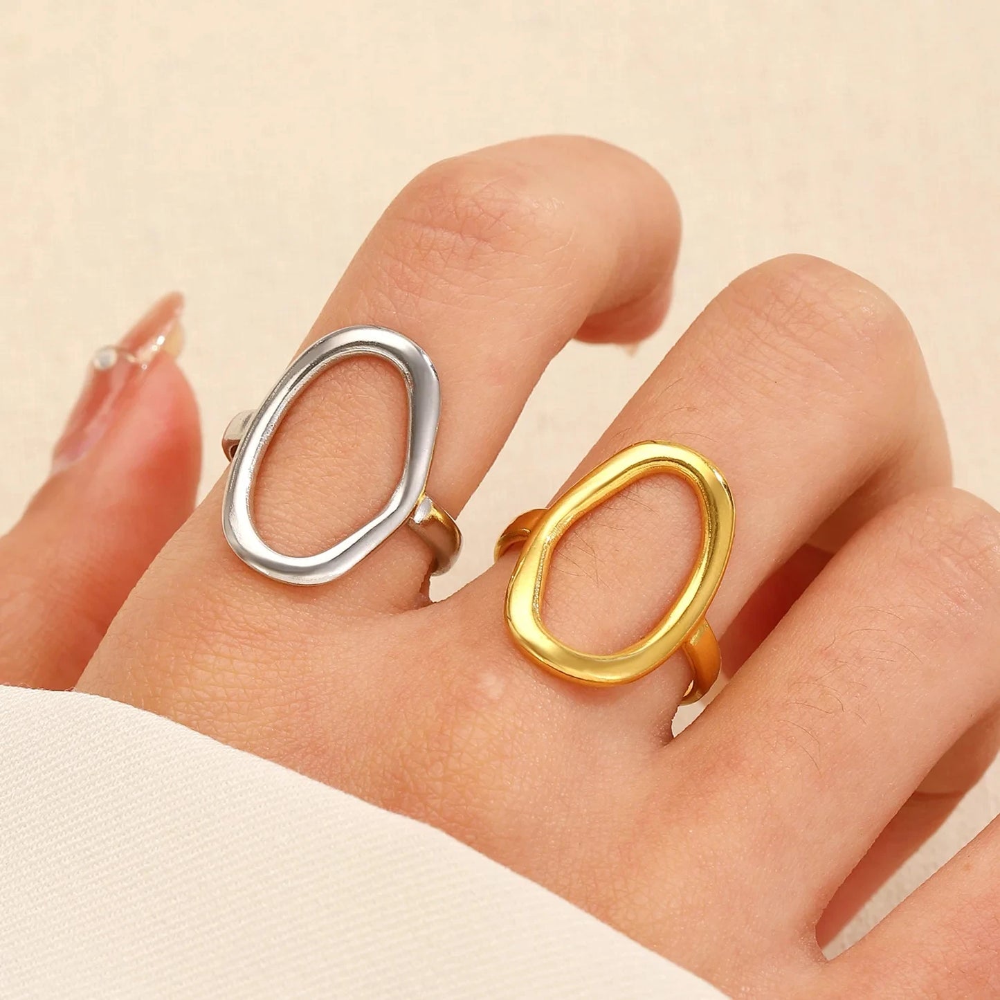 Vellina Hollow Ring