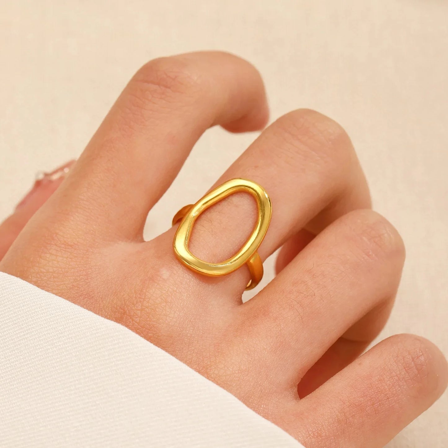 Vellina Hollow Ring