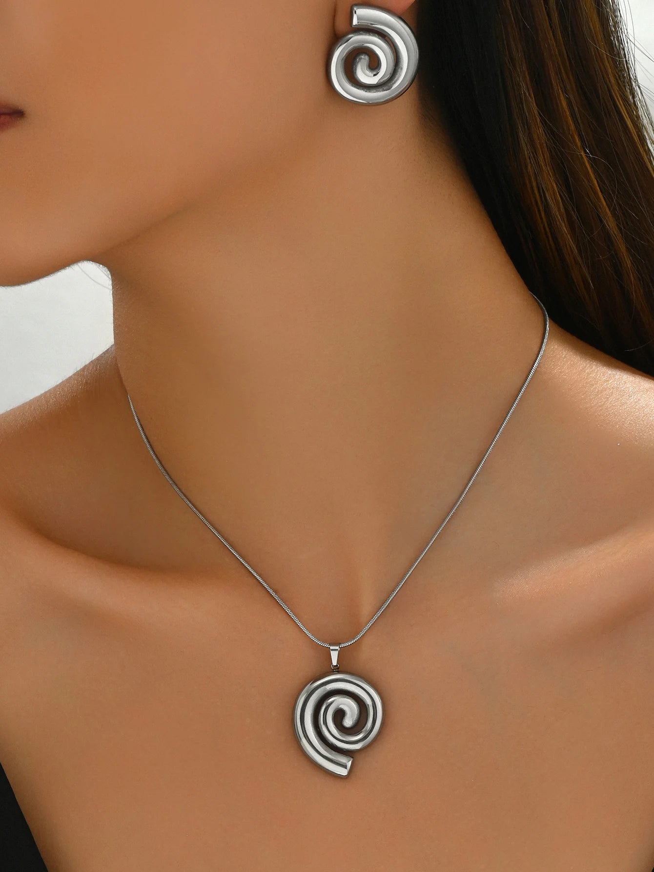 Velinna Sprial Pendan