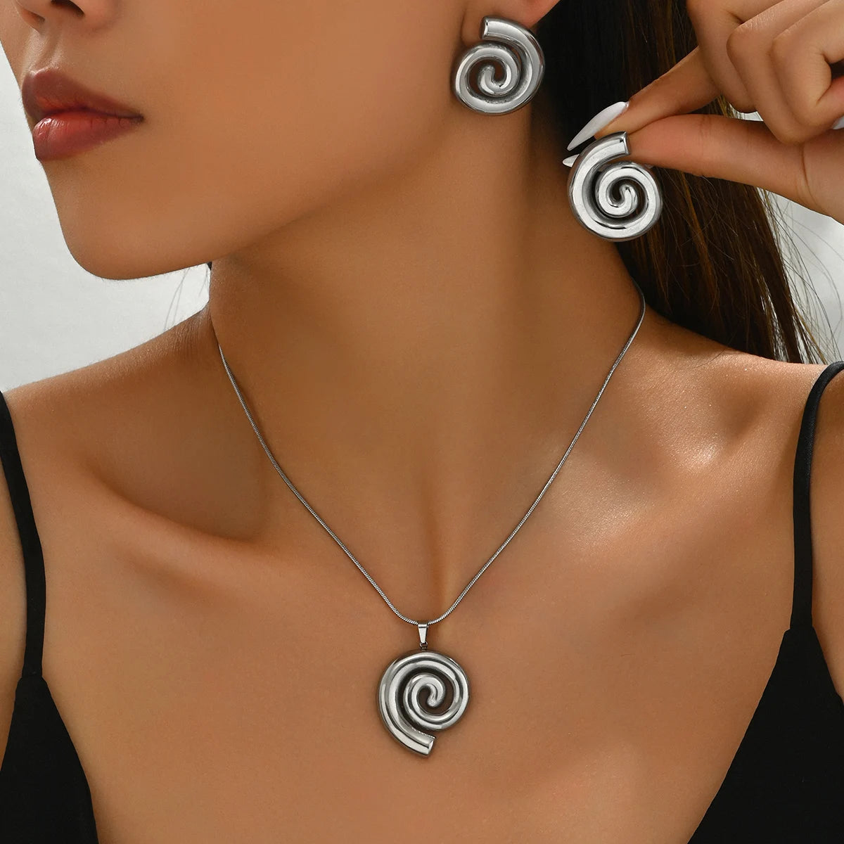 Velinna Sprial Pendan