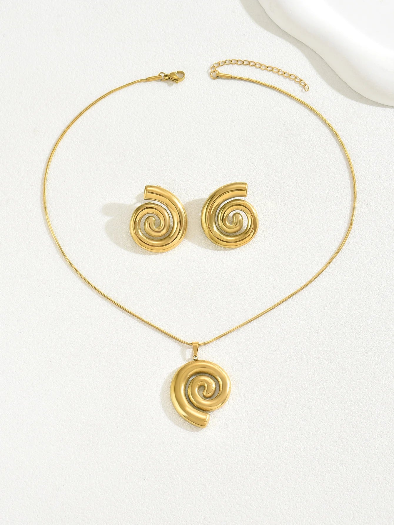 Velinna Sprial Pendan