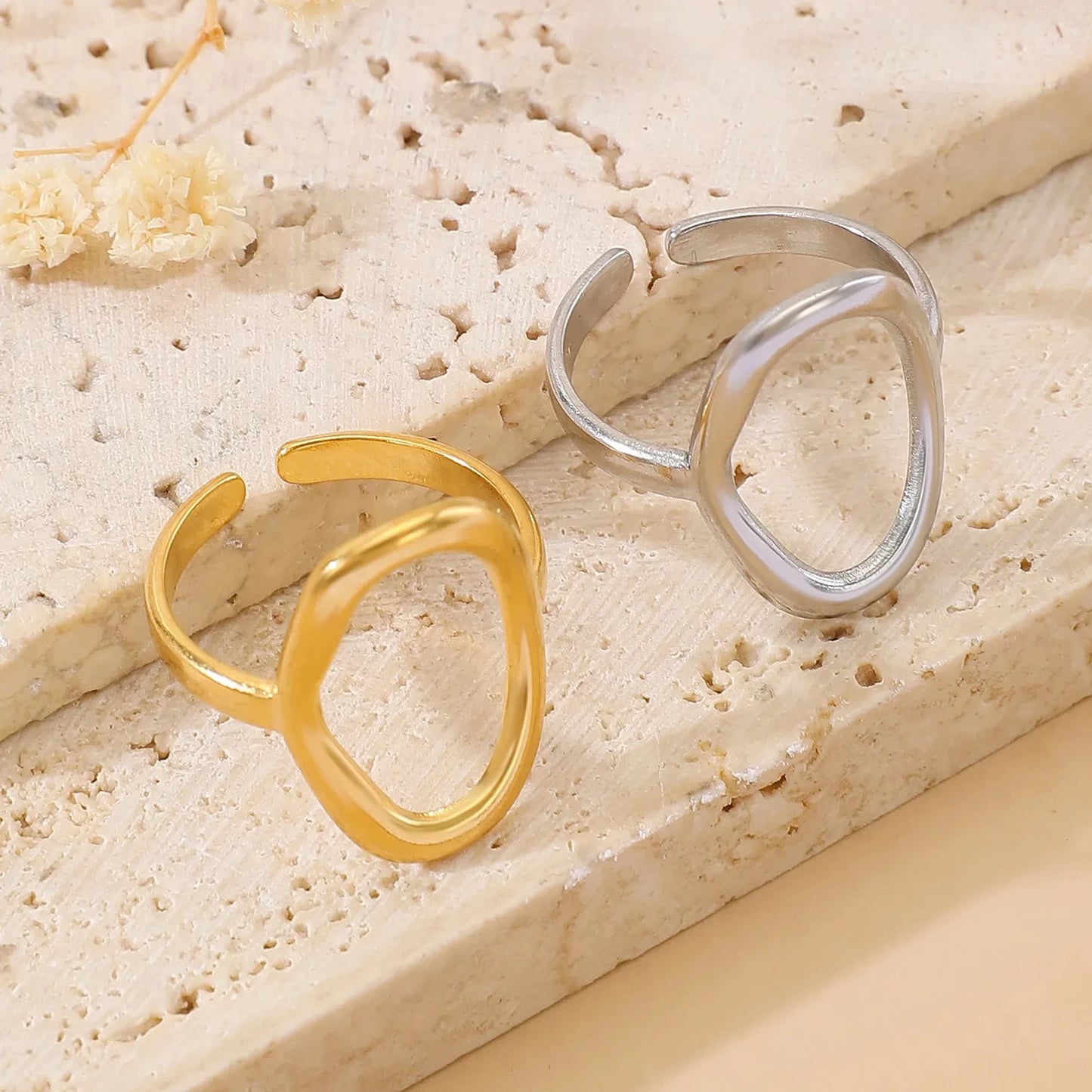 Vellina Hollow Ring