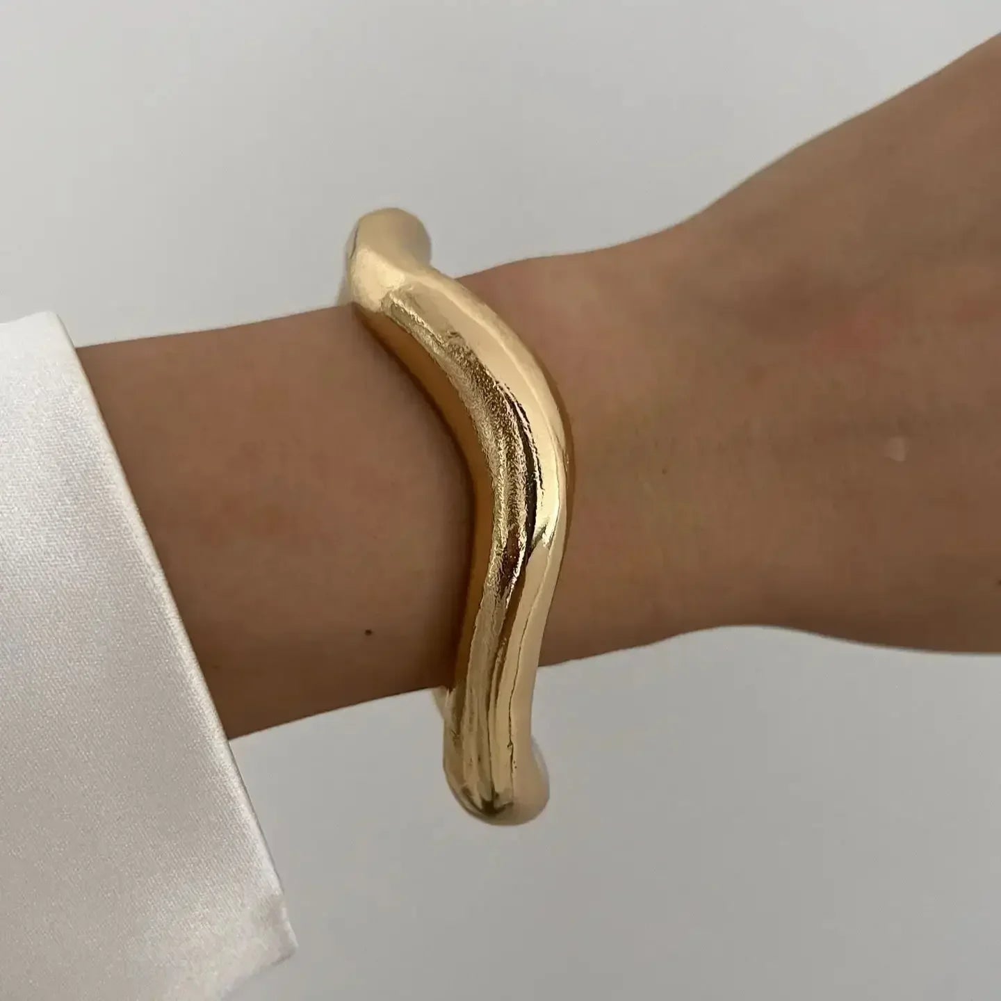 Vellina Wide Cuff