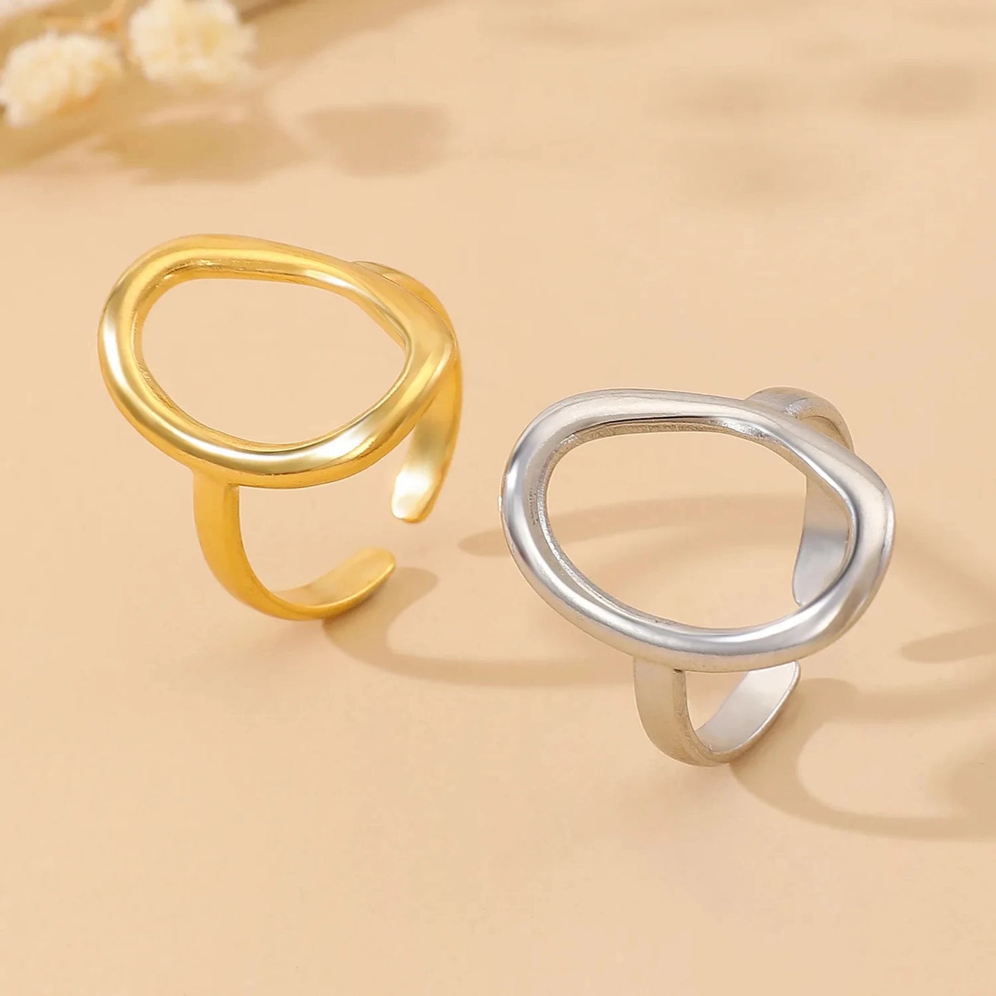 Vellina Hollow Ring