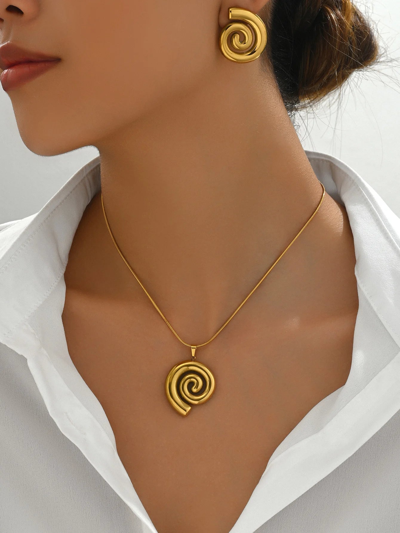 Velinna Sprial Pendan