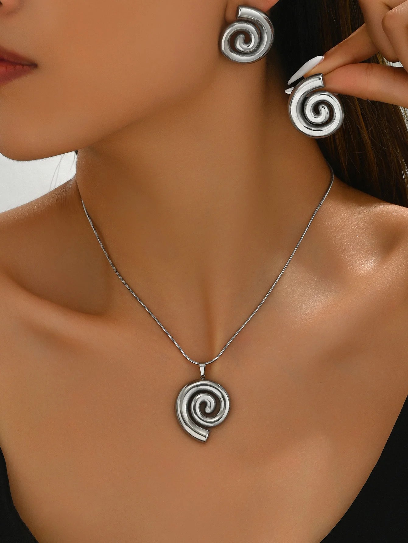 Velinna Sprial Pendan