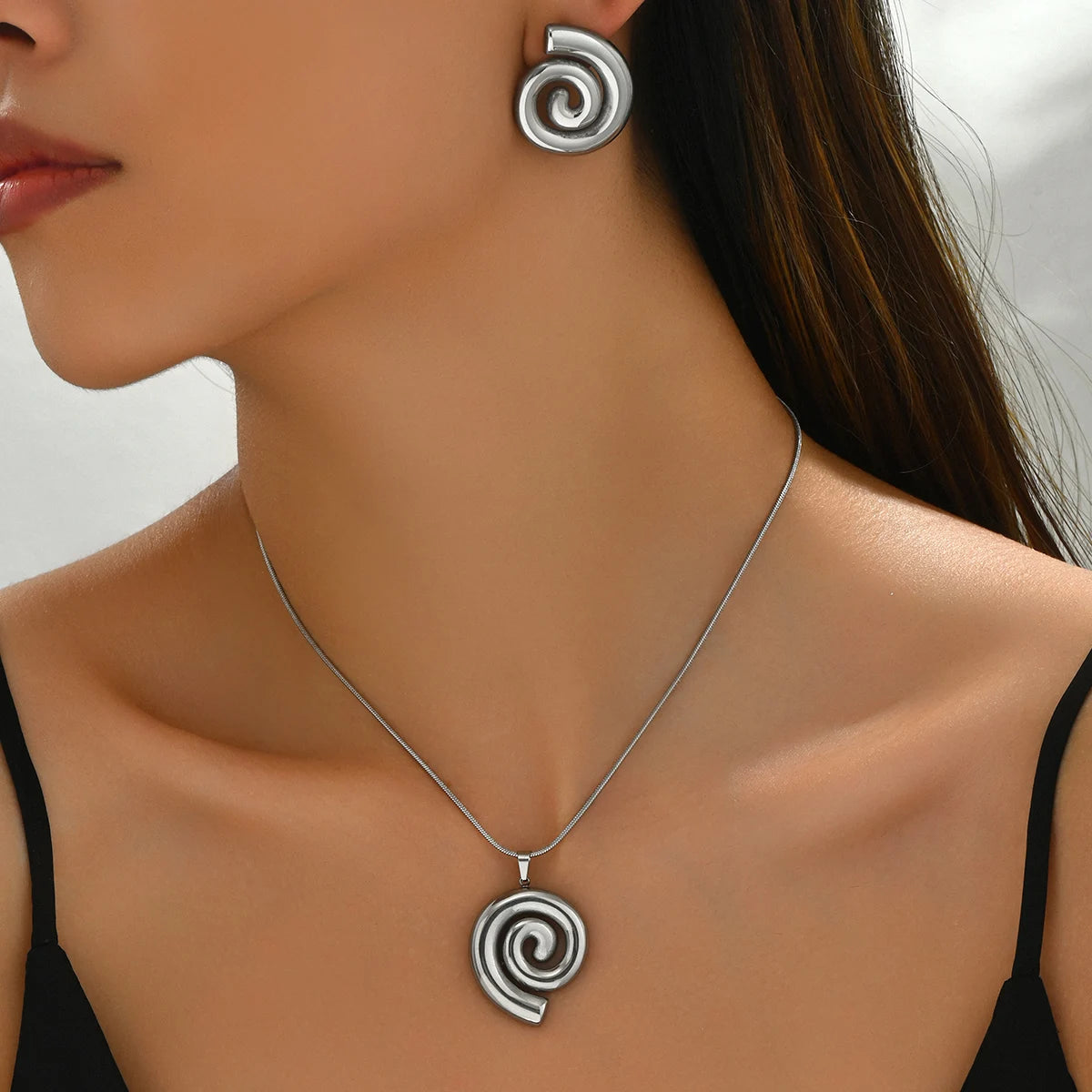 Velinna Sprial Pendan