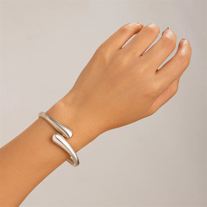 Velinna Wide Metal